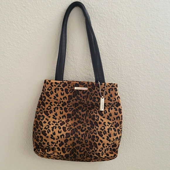 Hillard & Hanson Handbags - Hillary & Hanson animal print shoulder bag